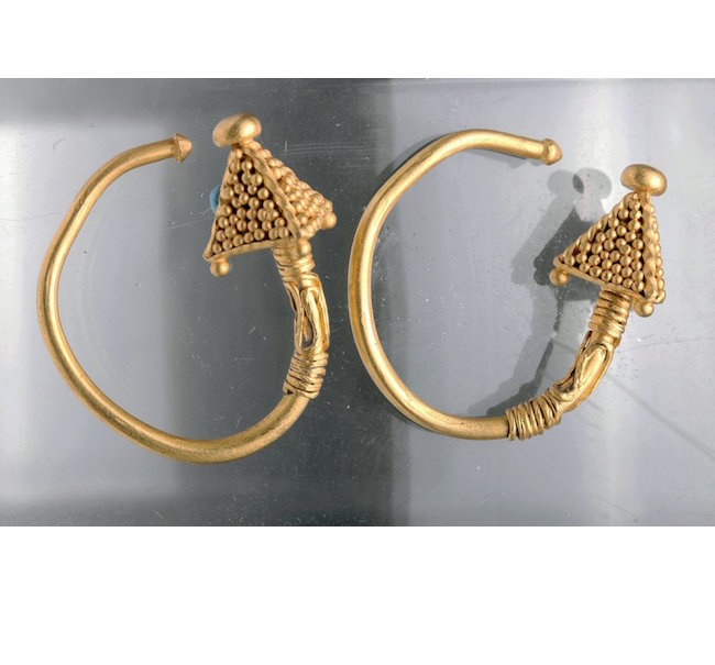 Viking 22K gold hoop earrings, Northern Europe, ninth to 12th century. Artemis Gallery image