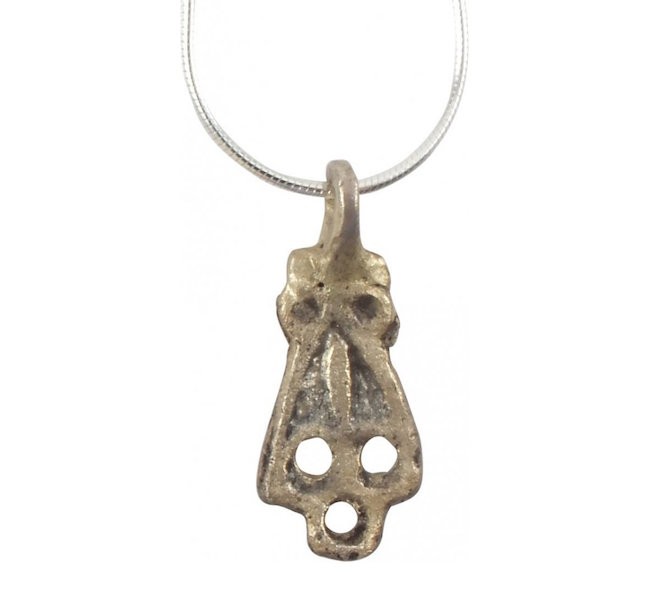 Viking sorcerer/seer amulet, A.D. 850-1100, shaped as a duck’s foot and pierced. Jasper52